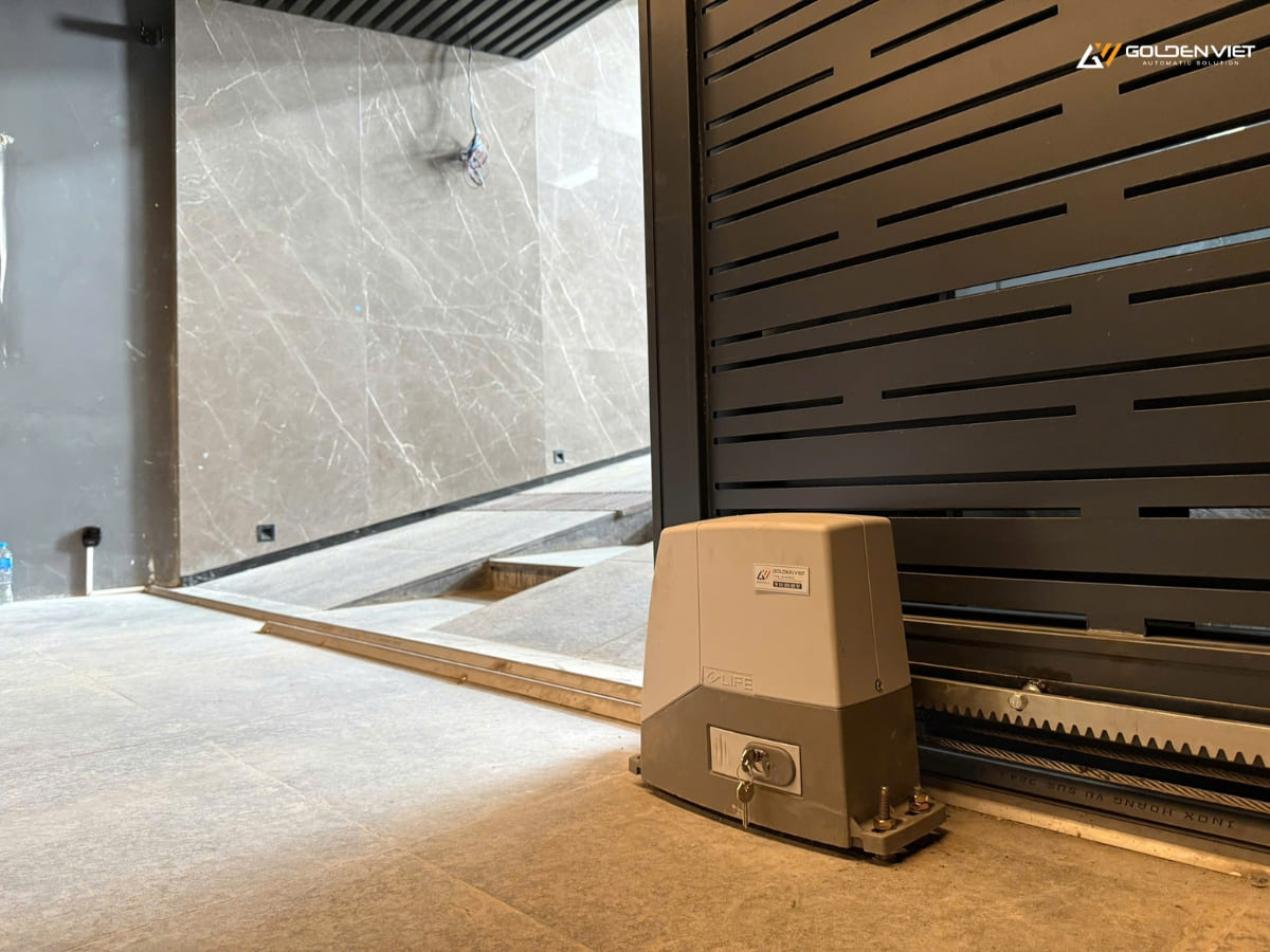 Motor cổng trượt tele Life 600kg tại Quảng An, Tây Hồ vận hành êm ái